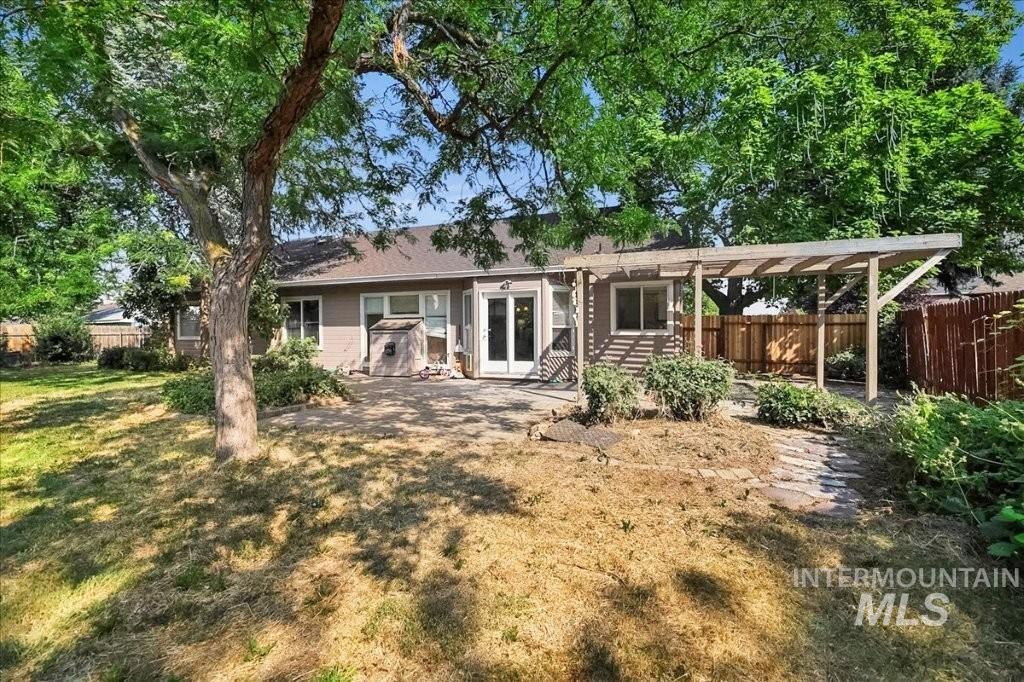 1965 E Meadow Wood St, Meridian, Idaho 83646, 3 Bedrooms, 2 Bathrooms, Residential For Sale, Price $469,000,MLS 98997072