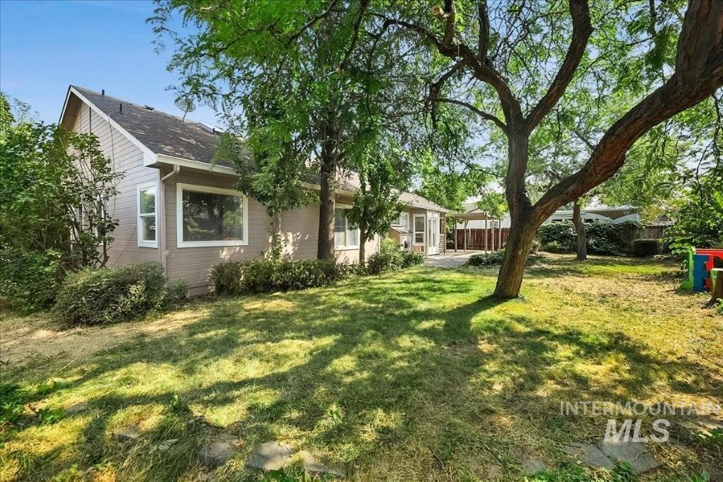 1965 E Meadow Wood St, Meridian, Idaho 83646, 3 Bedrooms, 2 Bathrooms, Residential For Sale, Price $469,000,MLS 98997072