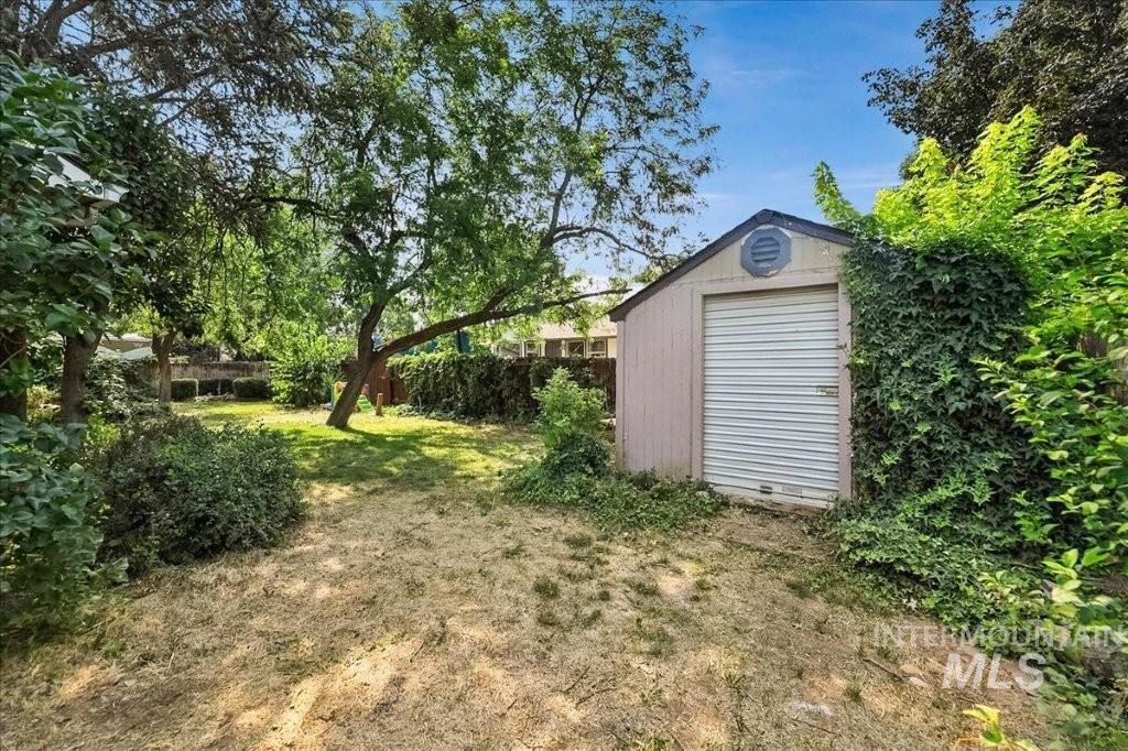 1965 E Meadow Wood St, Meridian, Idaho 83646, 3 Bedrooms, 2 Bathrooms, Residential For Sale, Price $469,000,MLS 98997072