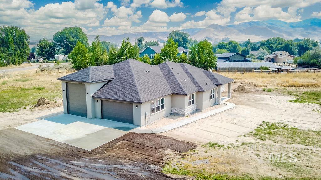 2940 Cottonwood Ln, Emmett, Idaho 83617, 3 Bedrooms, 2.5 Bathrooms, Residential For Sale, Price $960,000,MLS 98997073
