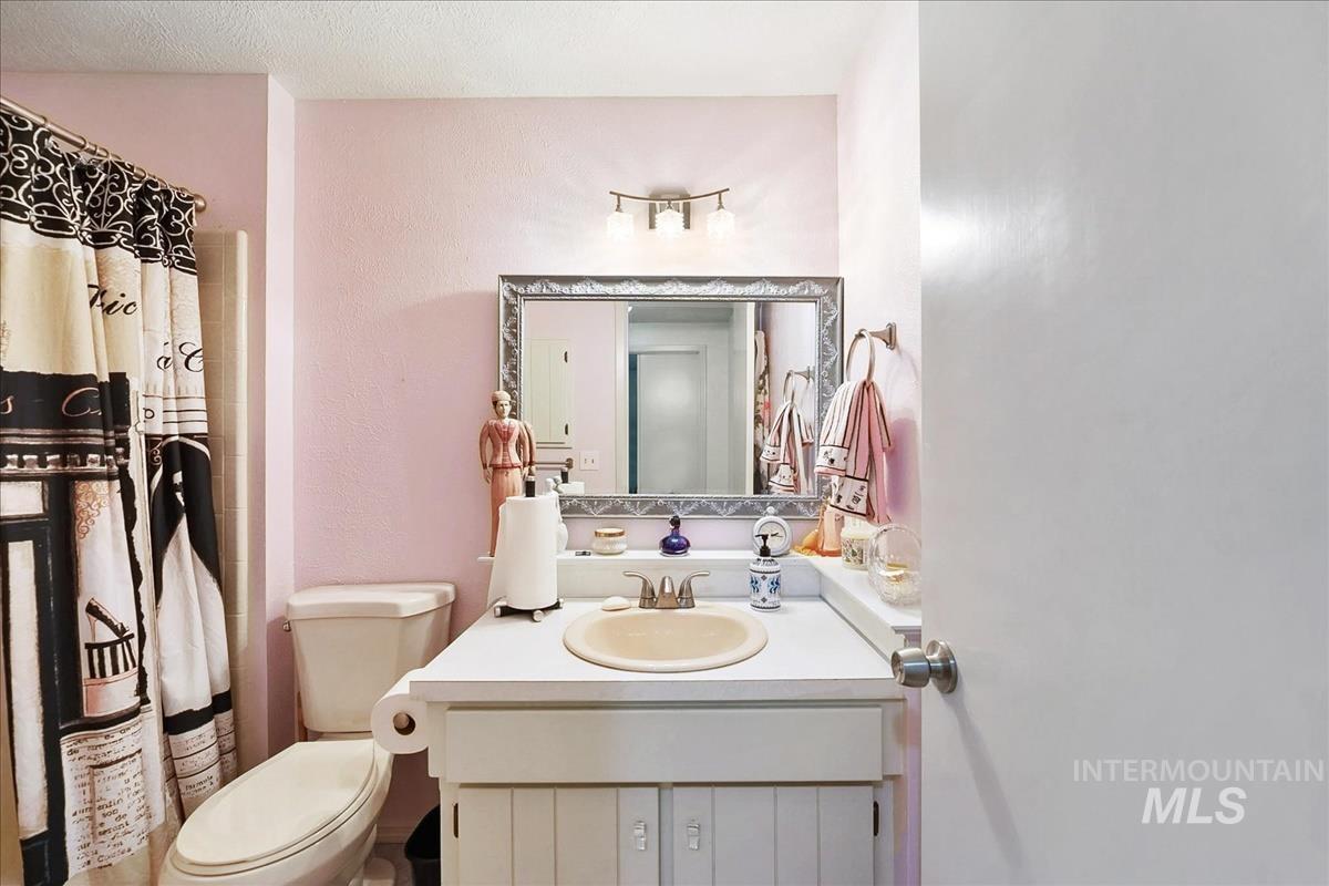 3063 S Lakewood Way, Boise, Idaho 83706, 3 Bedrooms, 2.5 Bathrooms, Residential For Sale, Price $550,000,MLS 98997074