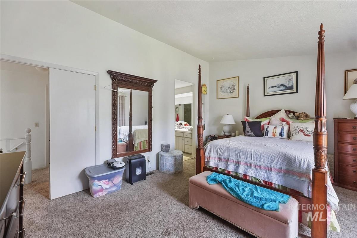 3063 S Lakewood Way, Boise, Idaho 83706, 3 Bedrooms, 2.5 Bathrooms, Residential For Sale, Price $550,000,MLS 98997074