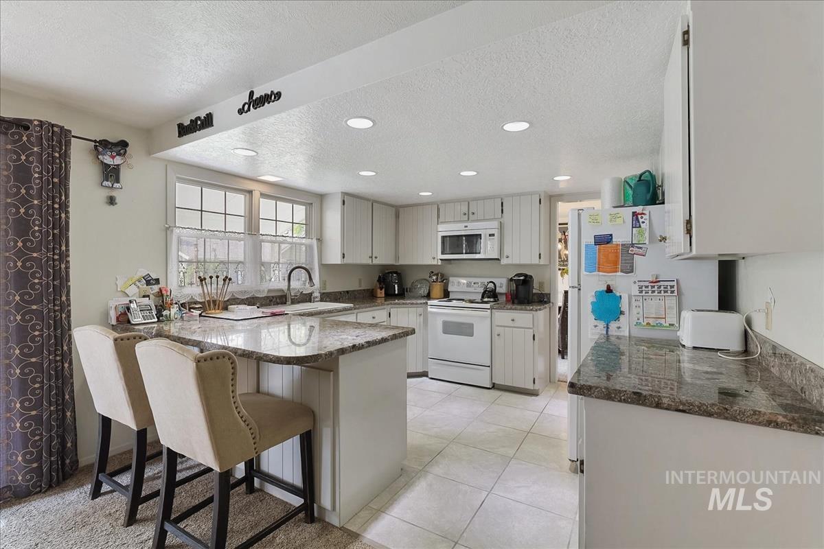 3063 S Lakewood Way, Boise, Idaho 83706, 3 Bedrooms, 2.5 Bathrooms, Residential For Sale, Price $550,000,MLS 98997074