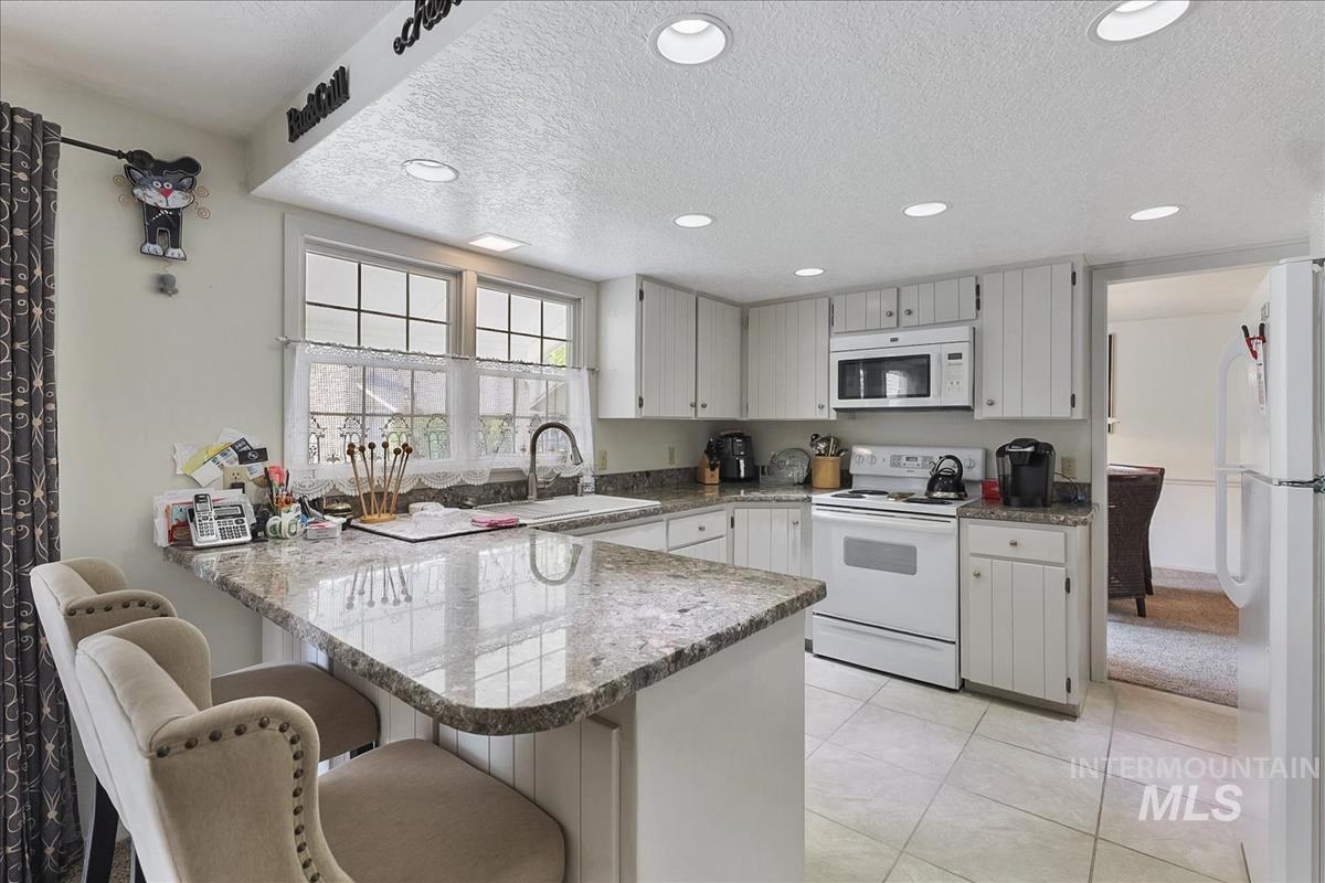 3063 S Lakewood Way, Boise, Idaho 83706, 3 Bedrooms, 2.5 Bathrooms, Residential For Sale, Price $550,000,MLS 98997074