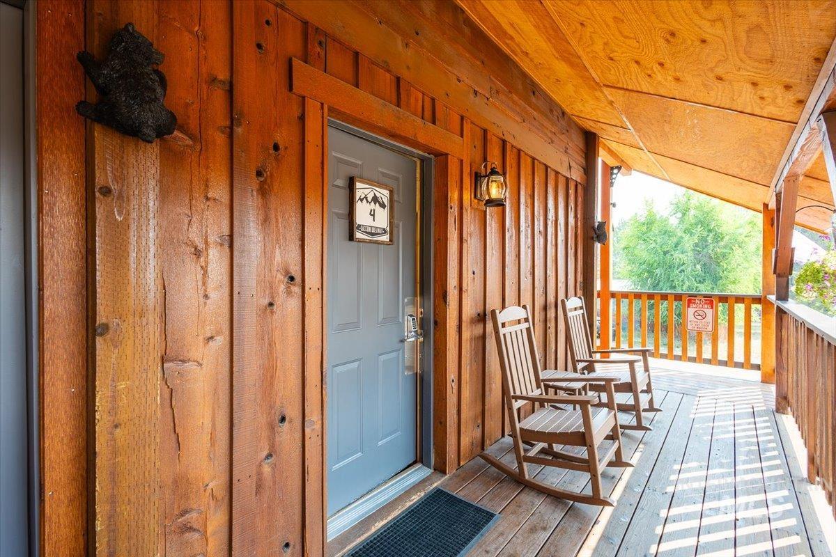 486 S Middlefork Rd, Garden Valley, Idaho 83622, 11 Bedrooms, 8 Rooms, Business/Commercial For Sale, Price $1,299,000,MLS 98997075