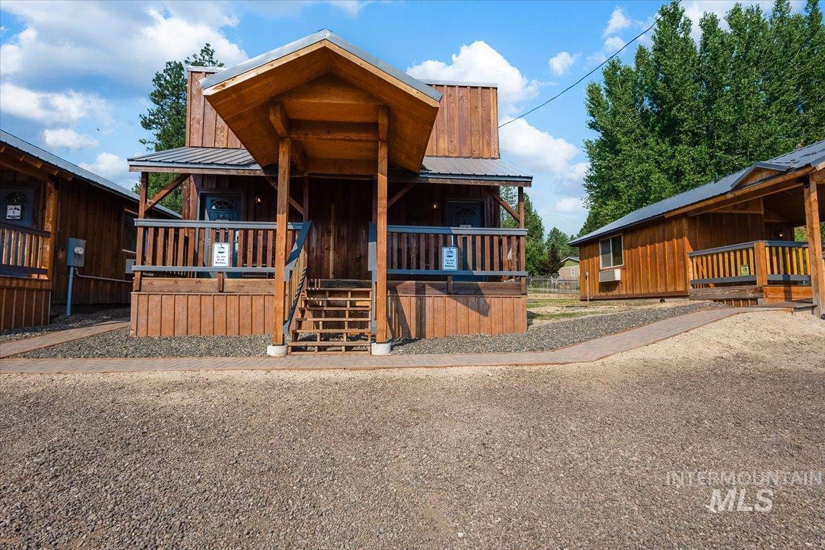 486 S Middlefork Rd, Garden Valley, Idaho 83622, 11 Bedrooms, 8 Rooms, Business/Commercial For Sale, Price $1,299,000,MLS 98997075