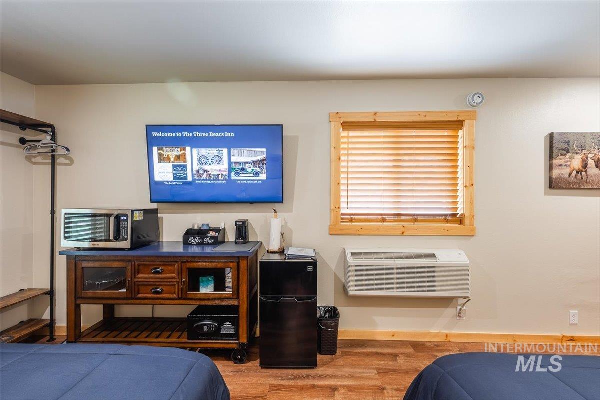 486 S Middlefork Rd, Garden Valley, Idaho 83622, 11 Bedrooms, 8 Rooms, Business/Commercial For Sale, Price $1,299,000,MLS 98997075