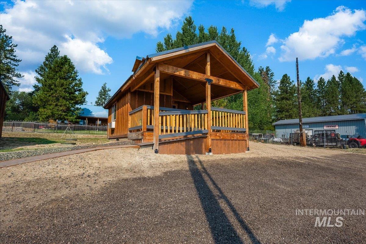 486 S Middlefork Rd, Garden Valley, Idaho 83622, 11 Bedrooms, 8 Rooms, Business/Commercial For Sale, Price $1,299,000,MLS 98997075