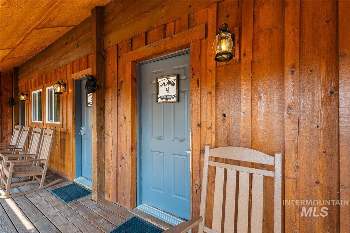 486 S Middlefork Rd, Garden Valley, Idaho 83622, 11 Bedrooms, 8 Rooms, Business/Commercial For Sale, Price $1,299,000,MLS 98997075