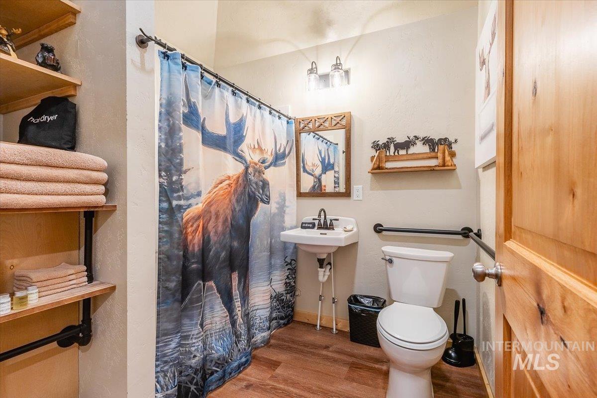 486 S Middlefork Rd, Garden Valley, Idaho 83622, 11 Bedrooms, 8 Rooms, Business/Commercial For Sale, Price $1,299,000,MLS 98997075