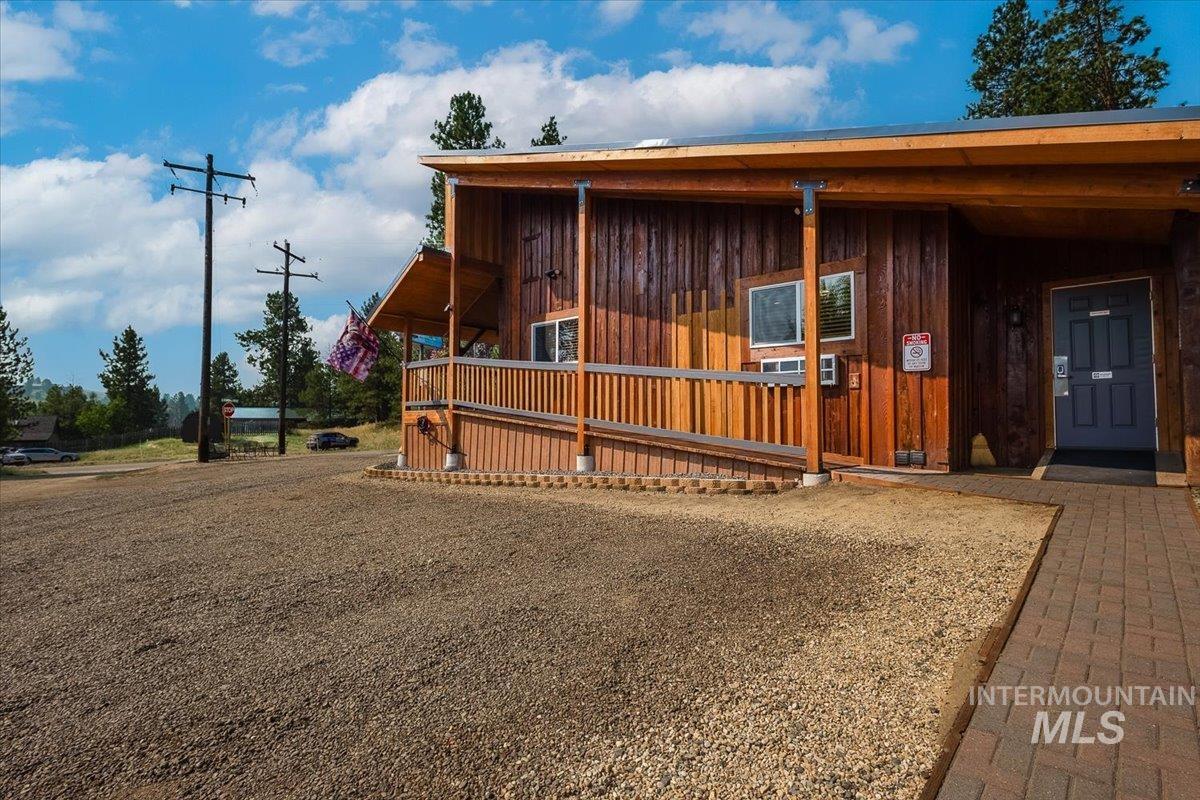 486 S Middlefork Rd, Garden Valley, Idaho 83622, 11 Bedrooms, 8 Rooms, Business/Commercial For Sale, Price $1,299,000,MLS 98997075
