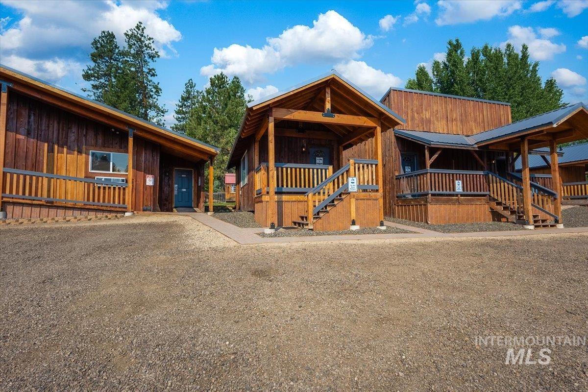 486 S Middlefork Rd, Garden Valley, Idaho 83622, 11 Bedrooms, 8 Rooms, Business/Commercial For Sale, Price $1,299,000,MLS 98997075