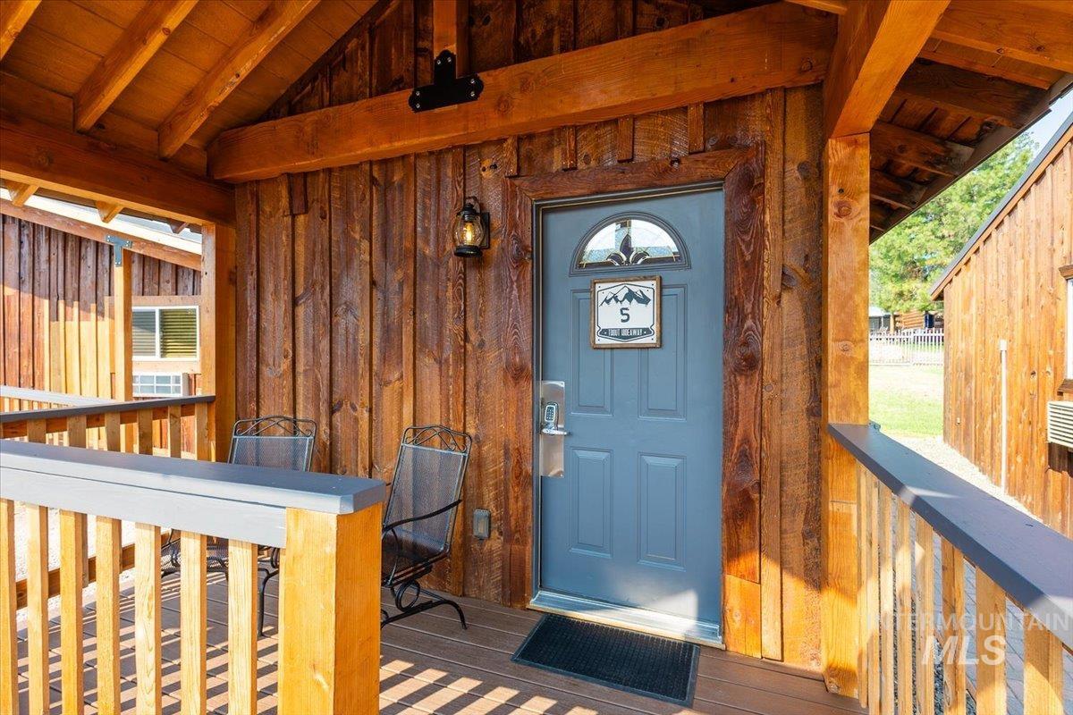 486 S Middlefork Rd, Garden Valley, Idaho 83622, 11 Bedrooms, 8 Rooms, Business/Commercial For Sale, Price $1,299,000,MLS 98997075