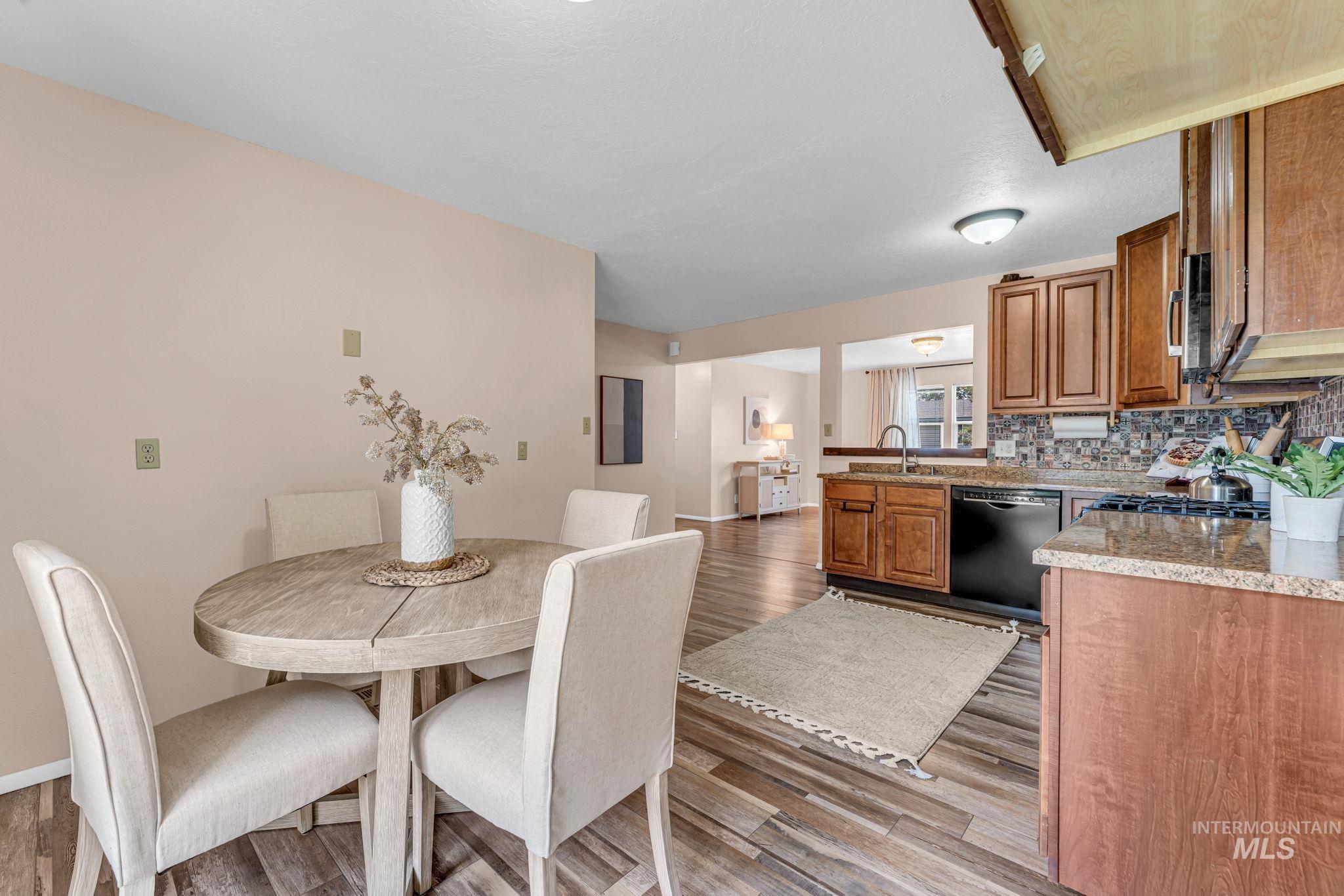 246 Avenida Del Rio Dr, Twin Falls, Idaho 83301, 3 Bedrooms, 2 Bathrooms, Residential For Sale, Price $359,000,MLS 98997076