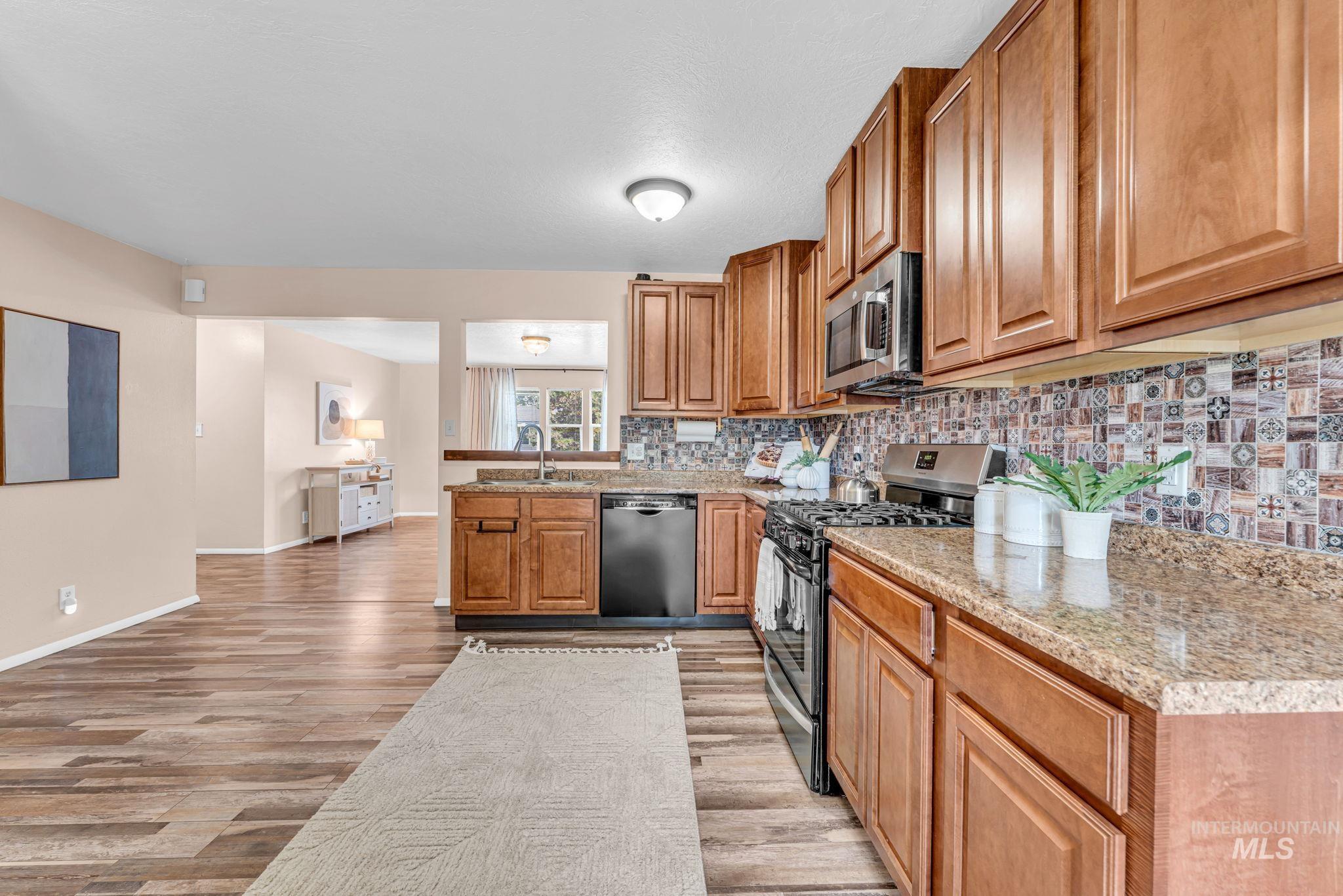 246 Avenida Del Rio Dr, Twin Falls, Idaho 83301, 3 Bedrooms, 2 Bathrooms, Residential For Sale, Price $359,000,MLS 98997076