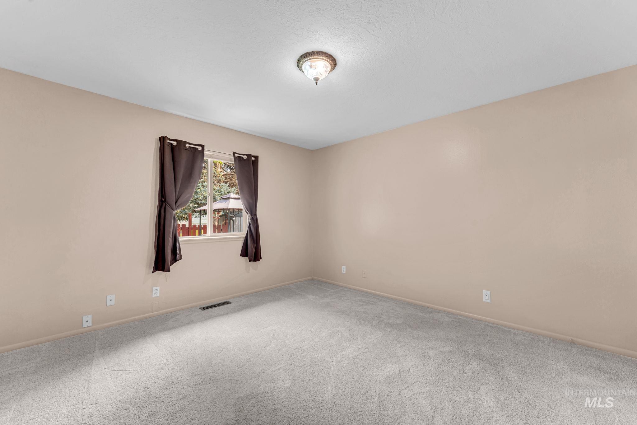 246 Avenida Del Rio Dr, Twin Falls, Idaho 83301, 3 Bedrooms, 2 Bathrooms, Residential For Sale, Price $359,000,MLS 98997076