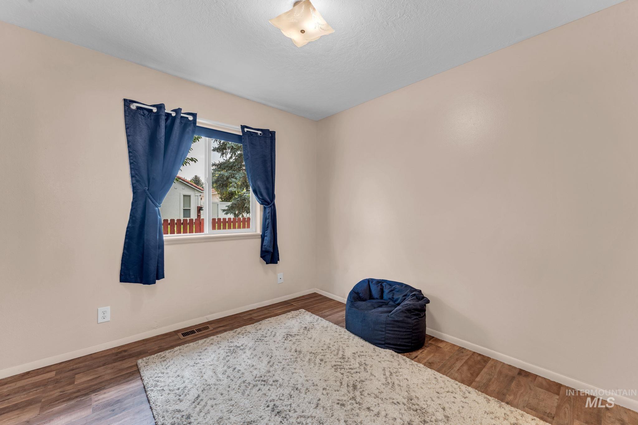 246 Avenida Del Rio Dr, Twin Falls, Idaho 83301, 3 Bedrooms, 2 Bathrooms, Residential For Sale, Price $359,000,MLS 98997076