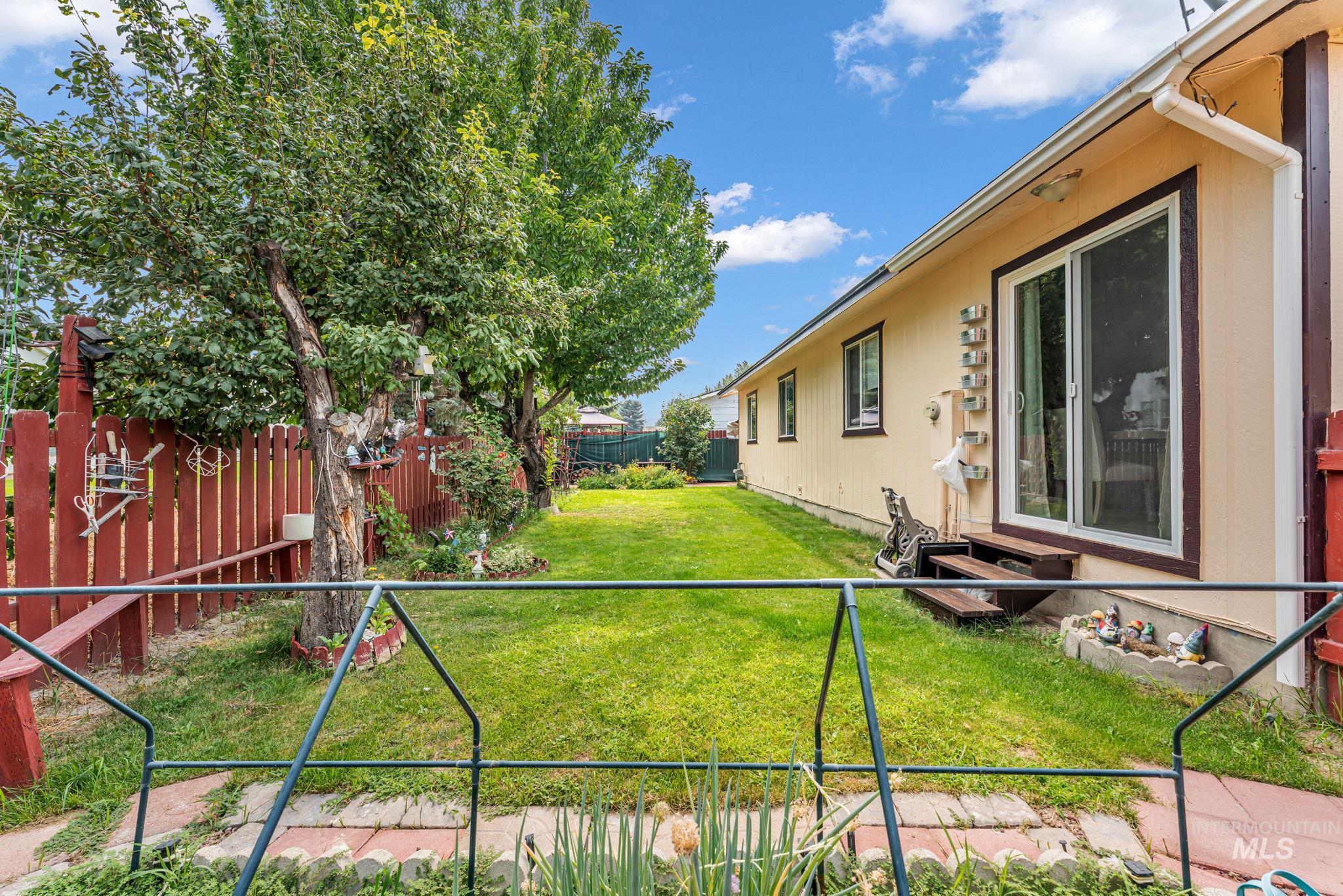 246 Avenida Del Rio Dr, Twin Falls, Idaho 83301, 3 Bedrooms, 2 Bathrooms, Residential For Sale, Price $359,000,MLS 98997076