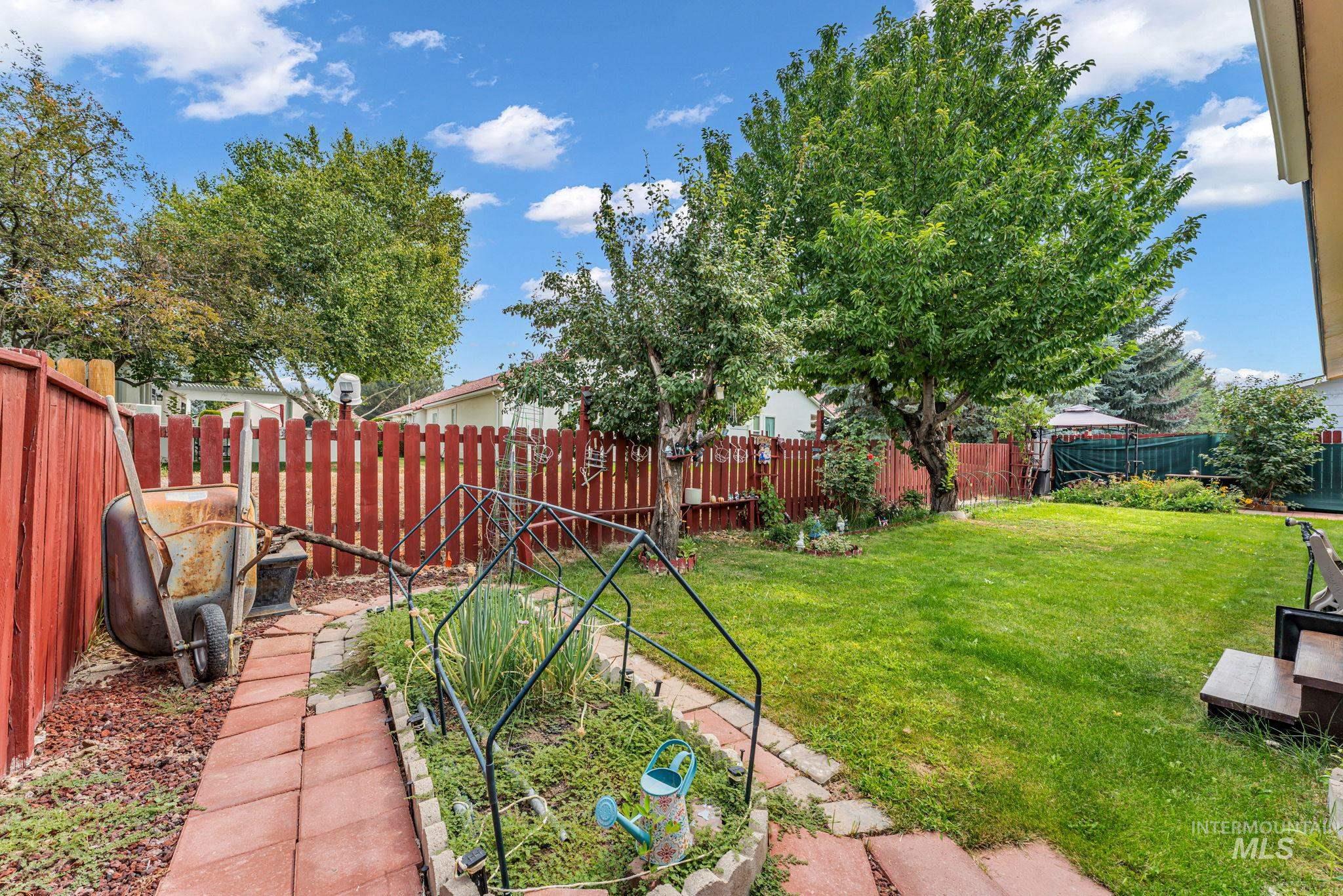 246 Avenida Del Rio Dr, Twin Falls, Idaho 83301, 3 Bedrooms, 2 Bathrooms, Residential For Sale, Price $359,000,MLS 98997076
