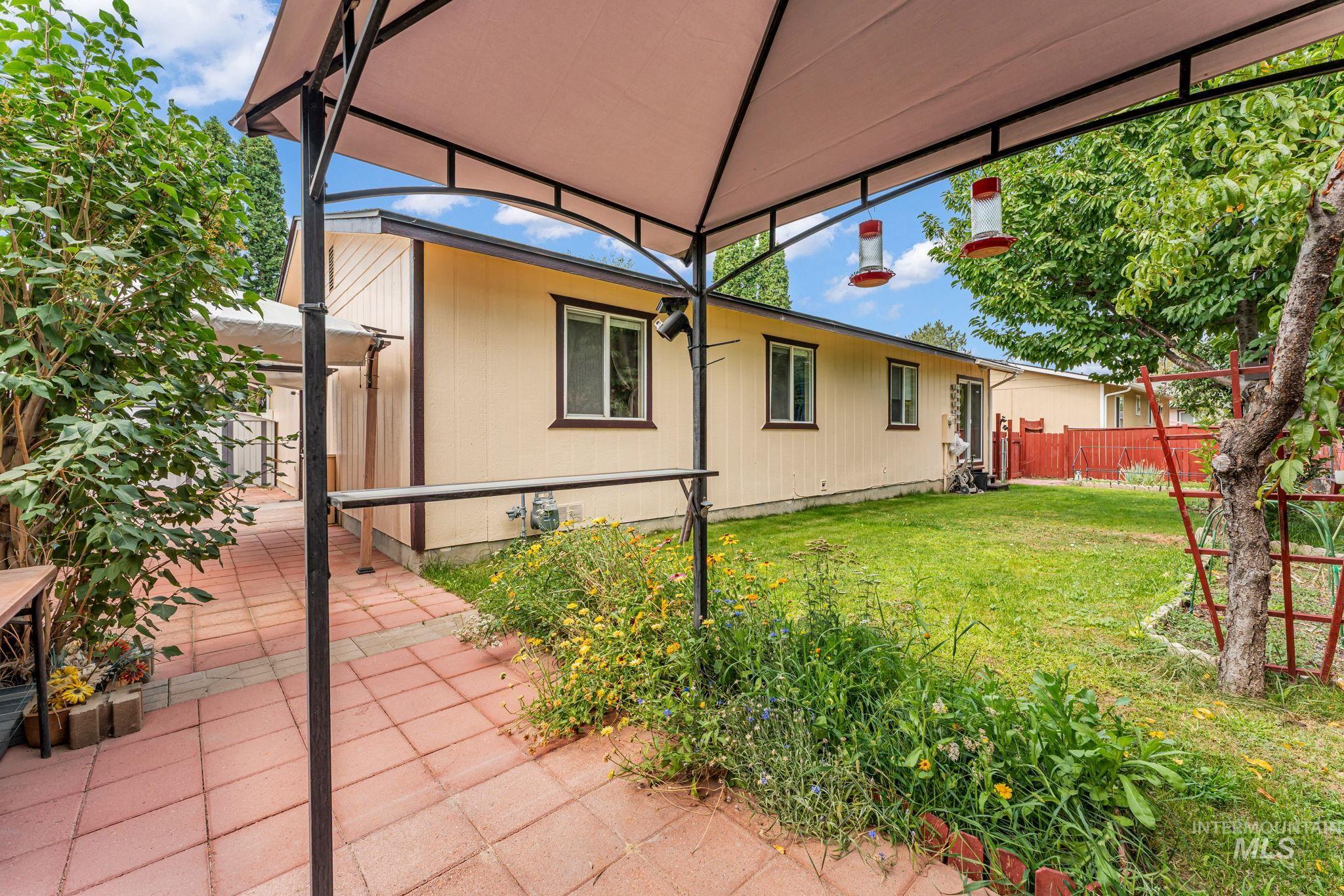 246 Avenida Del Rio Dr, Twin Falls, Idaho 83301, 3 Bedrooms, 2 Bathrooms, Residential For Sale, Price $359,000,MLS 98997076