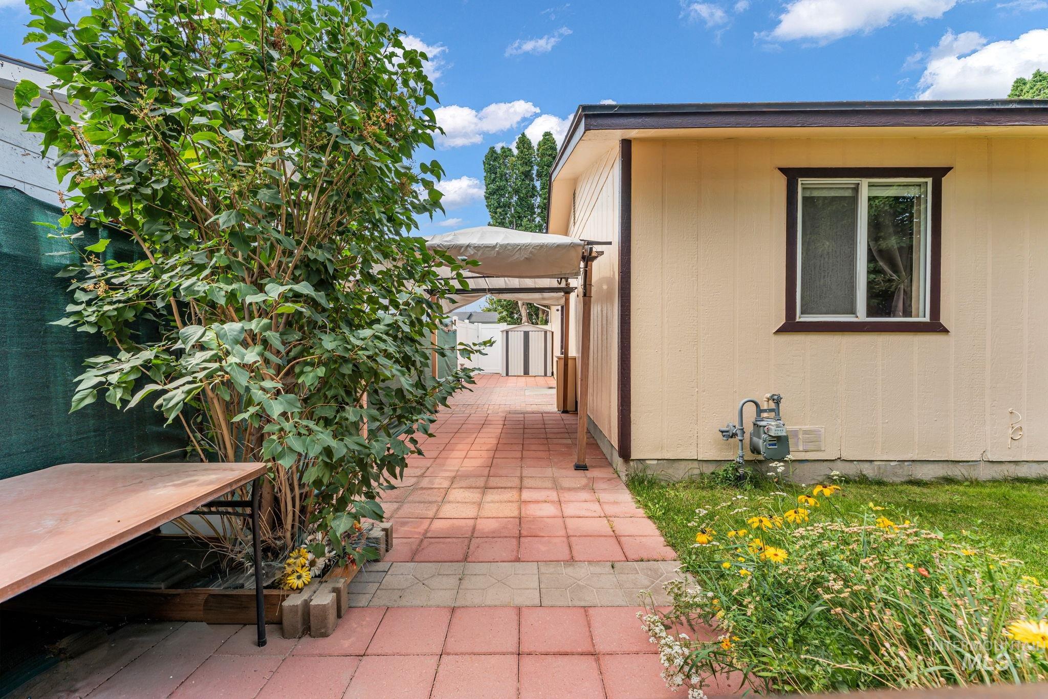 246 Avenida Del Rio Dr, Twin Falls, Idaho 83301, 3 Bedrooms, 2 Bathrooms, Residential For Sale, Price $359,000,MLS 98997076