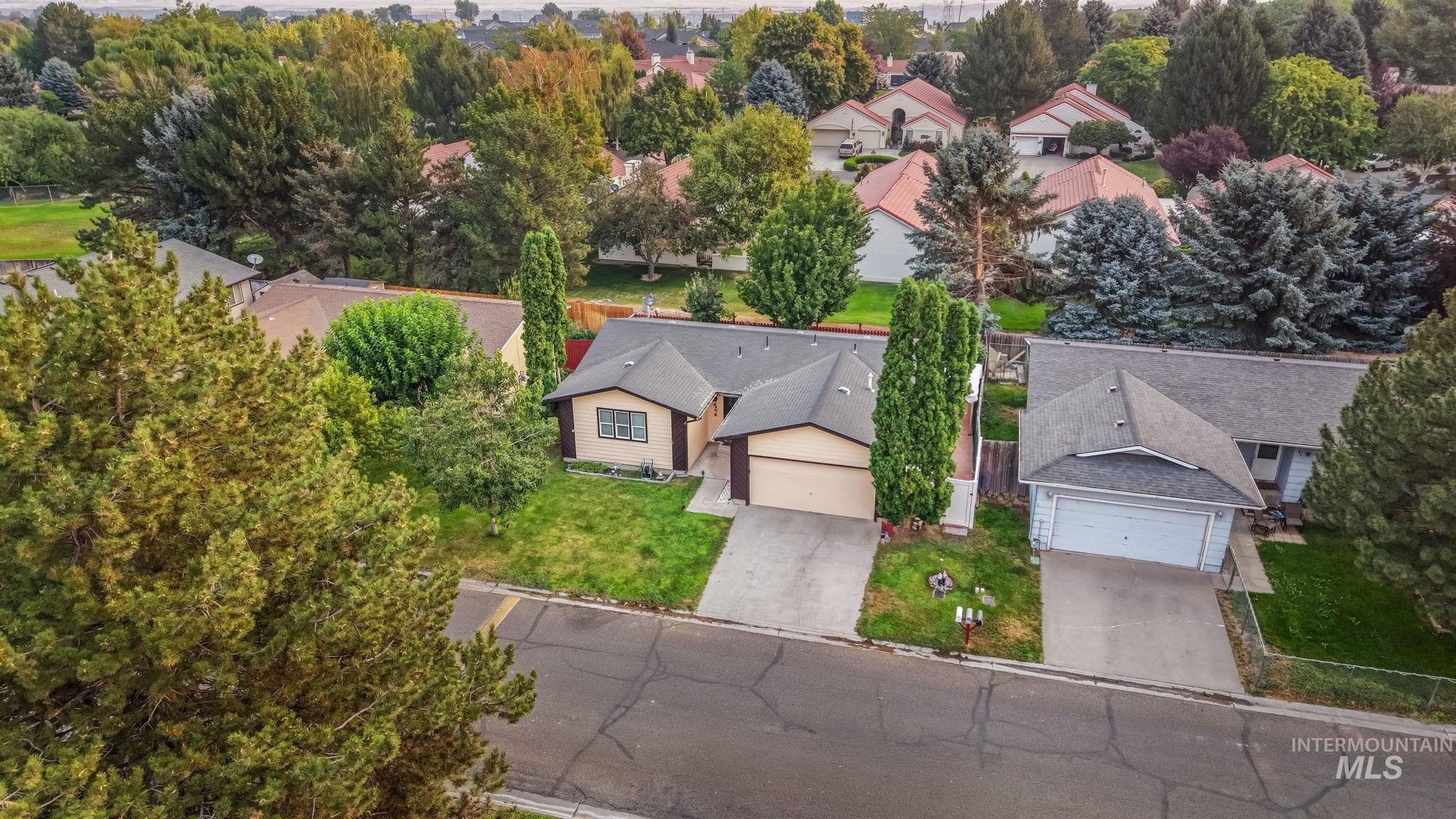 246 Avenida Del Rio Dr, Twin Falls, Idaho 83301, 3 Bedrooms, 2 Bathrooms, Residential For Sale, Price $359,000,MLS 98997076