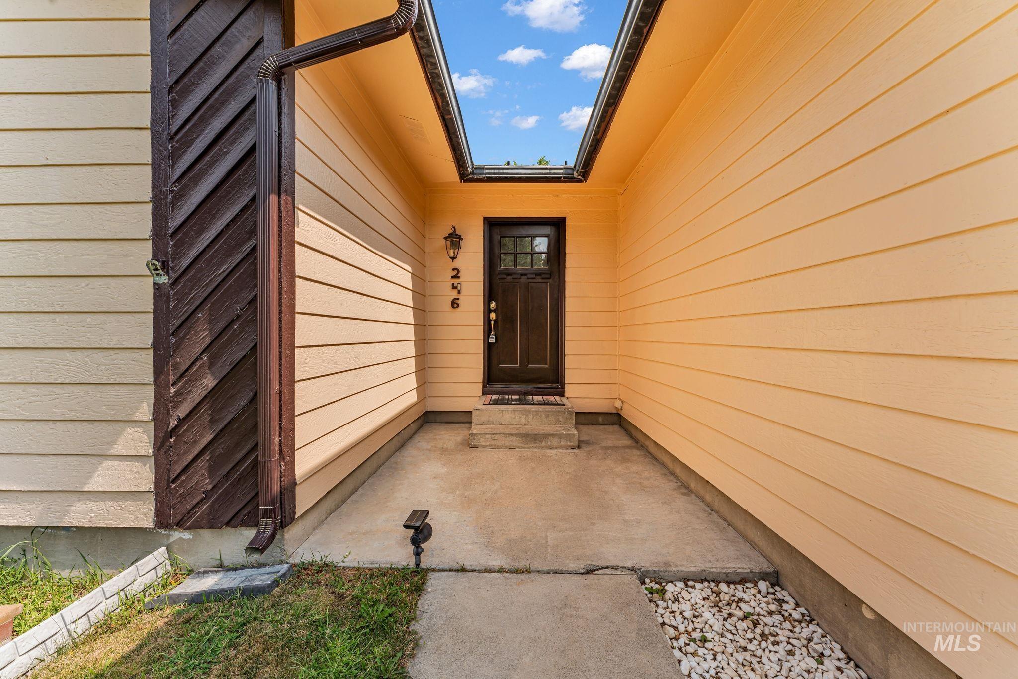 246 Avenida Del Rio Dr, Twin Falls, Idaho 83301, 3 Bedrooms, 2 Bathrooms, Residential For Sale, Price $359,000,MLS 98997076