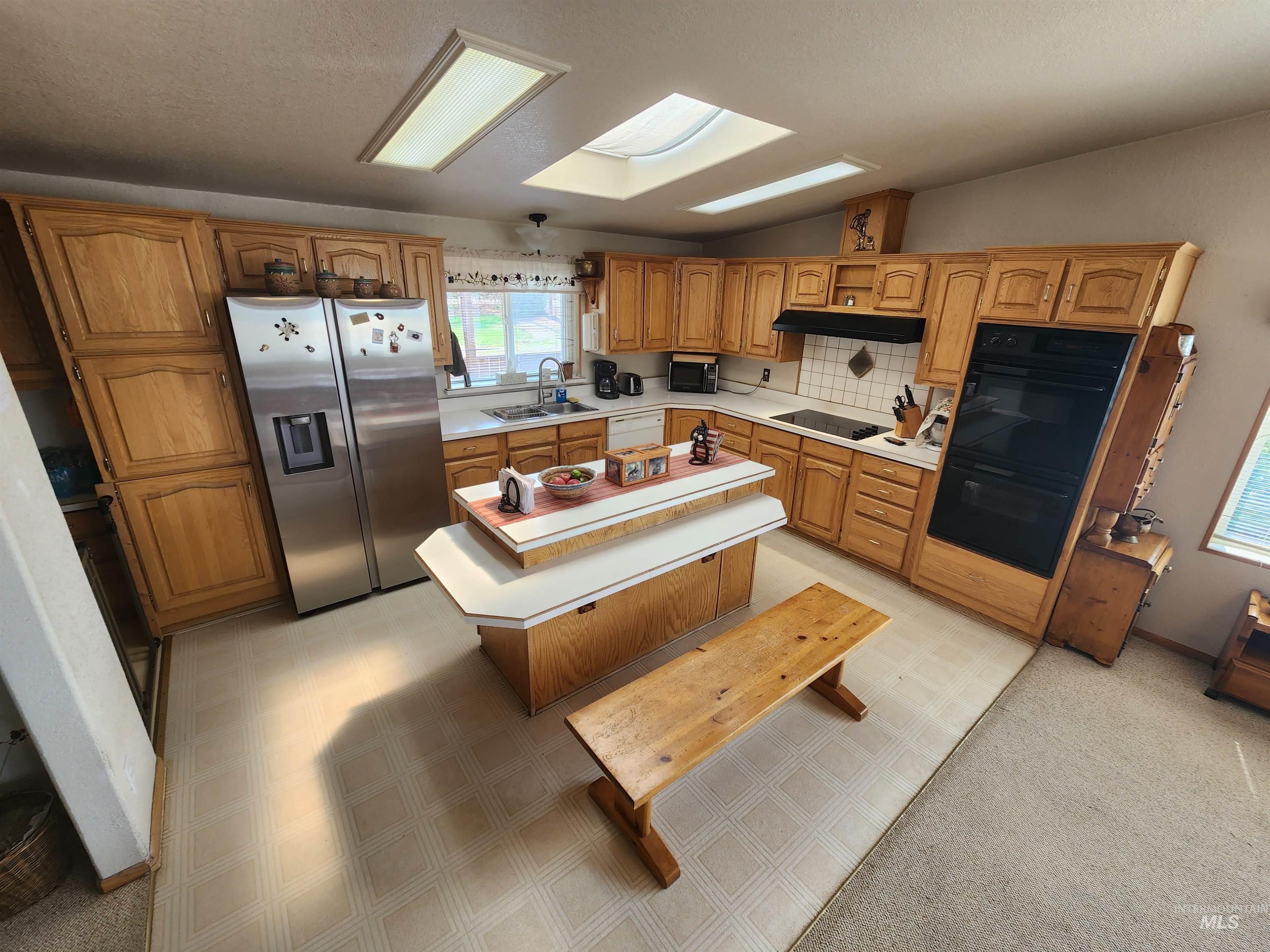 7001 S Robinson Rd, Melba, Idaho 83641, 3 Bedrooms, 2 Bathrooms, Residential For Sale, Price $650,000,MLS 98997078