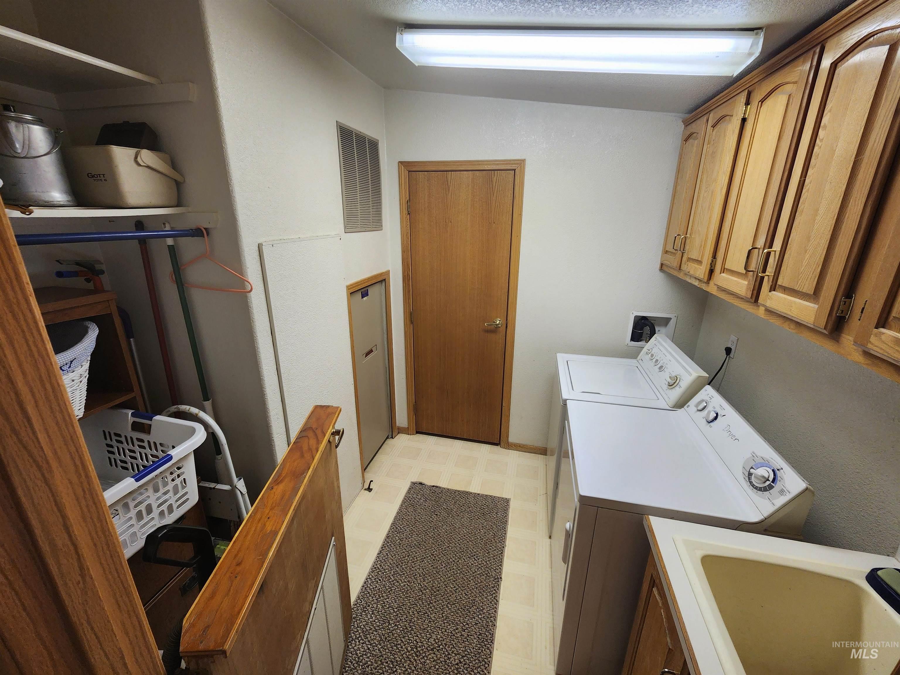 7001 S Robinson Rd, Melba, Idaho 83641, 3 Bedrooms, 2 Bathrooms, Residential For Sale, Price $650,000,MLS 98997078