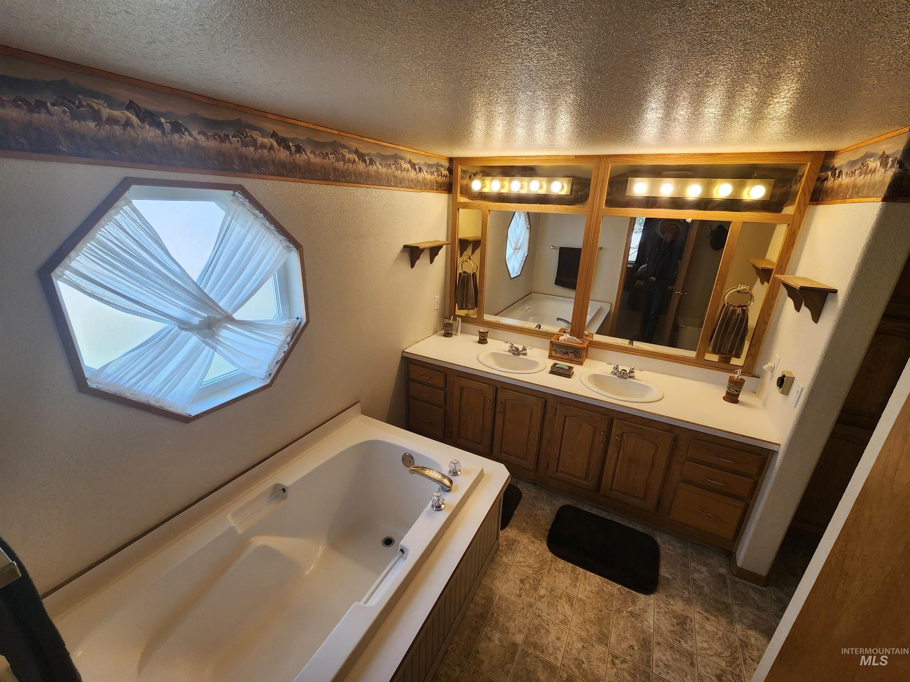 7001 S Robinson Rd, Melba, Idaho 83641, 3 Bedrooms, 2 Bathrooms, Residential For Sale, Price $650,000,MLS 98997078