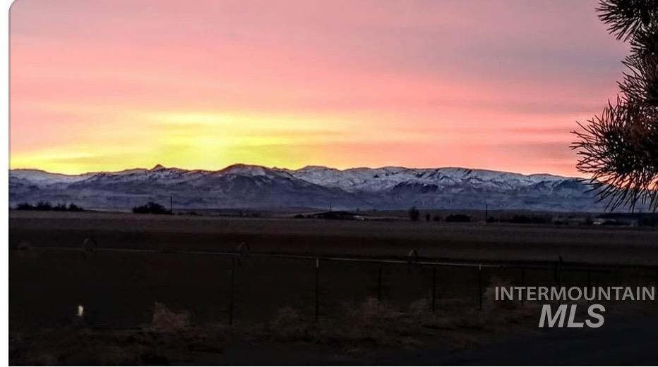 7001 S Robinson Rd, Melba, Idaho 83641, 3 Bedrooms, 2 Bathrooms, Residential For Sale, Price $650,000,MLS 98997078