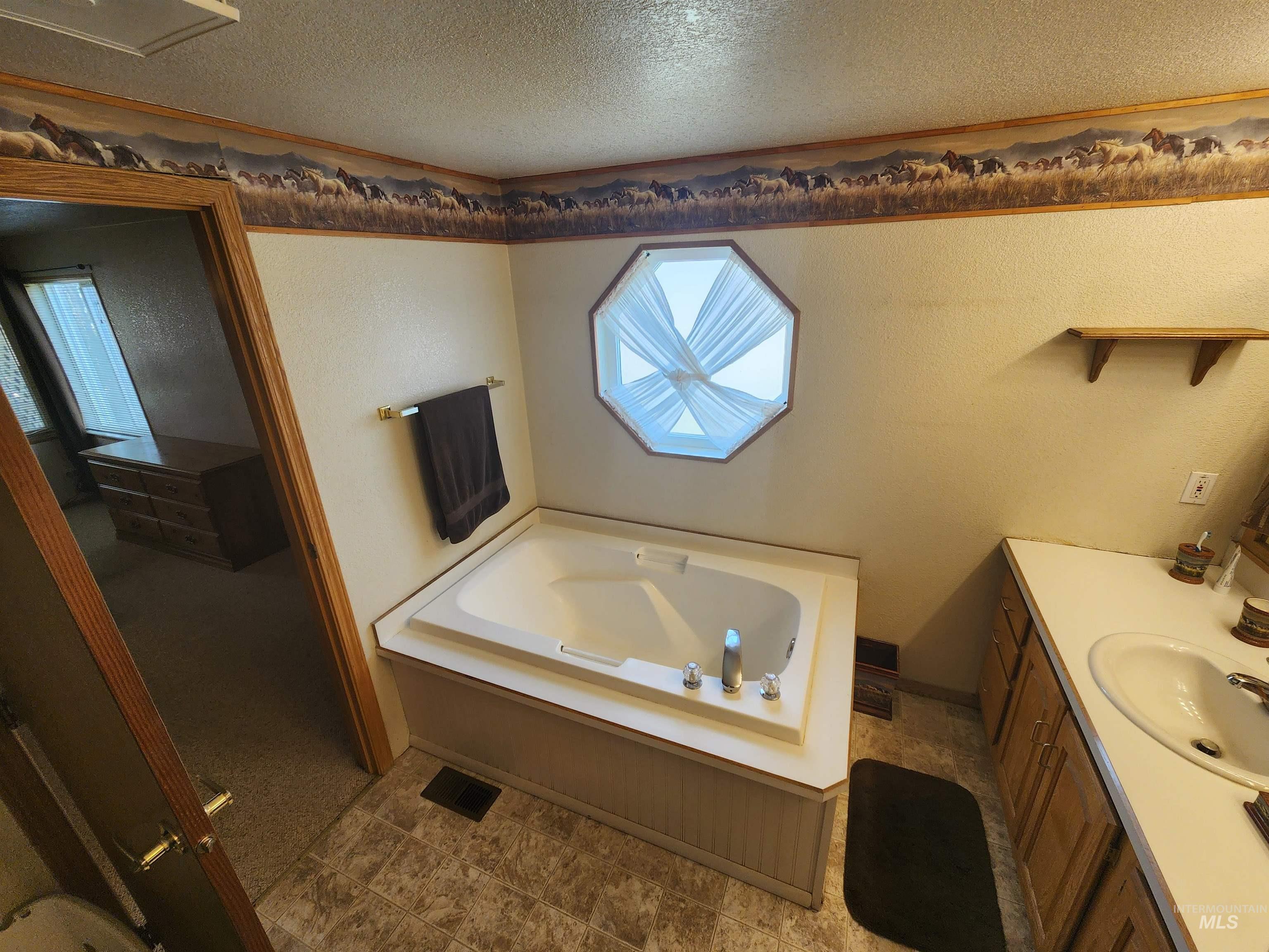 7001 S Robinson Rd, Melba, Idaho 83641, 3 Bedrooms, 2 Bathrooms, Residential For Sale, Price $650,000,MLS 98997078