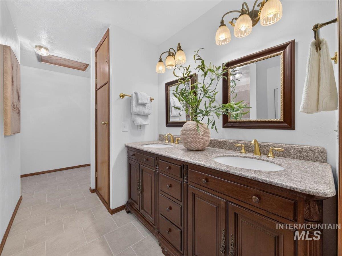7300 Mustang Lane, Emmett, Idaho 83617, 4 Bedrooms, 3 Bathrooms, Residential For Sale, Price $1,100,000,MLS 98997080