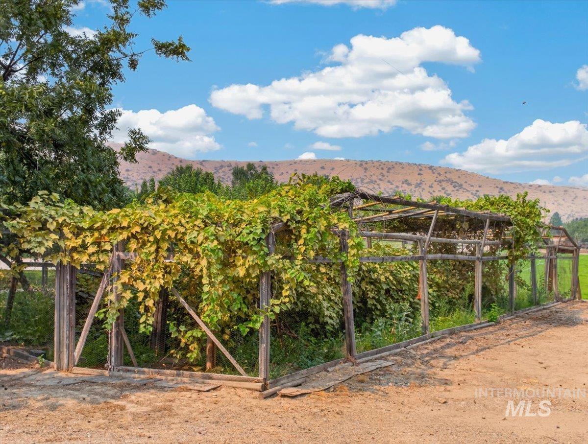 7300 Mustang Lane, Emmett, Idaho 83617, 4 Bedrooms, 3 Bathrooms, Residential For Sale, Price $1,100,000,MLS 98997080