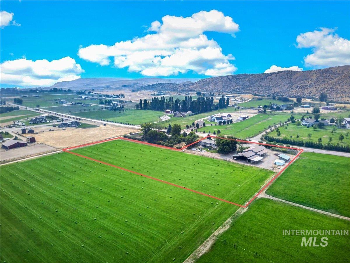7300 Mustang Lane, Emmett, Idaho 83617, 4 Bedrooms, 3 Bathrooms, Residential For Sale, Price $1,100,000,MLS 98997080