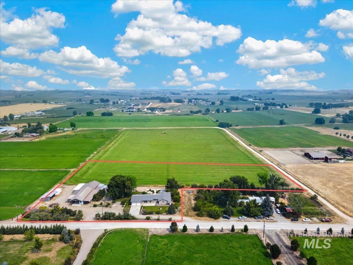 7300 Mustang Lane, Emmett, Idaho 83617, 4 Bedrooms, 3 Bathrooms, Residential For Sale, Price $1,100,000,MLS 98997080