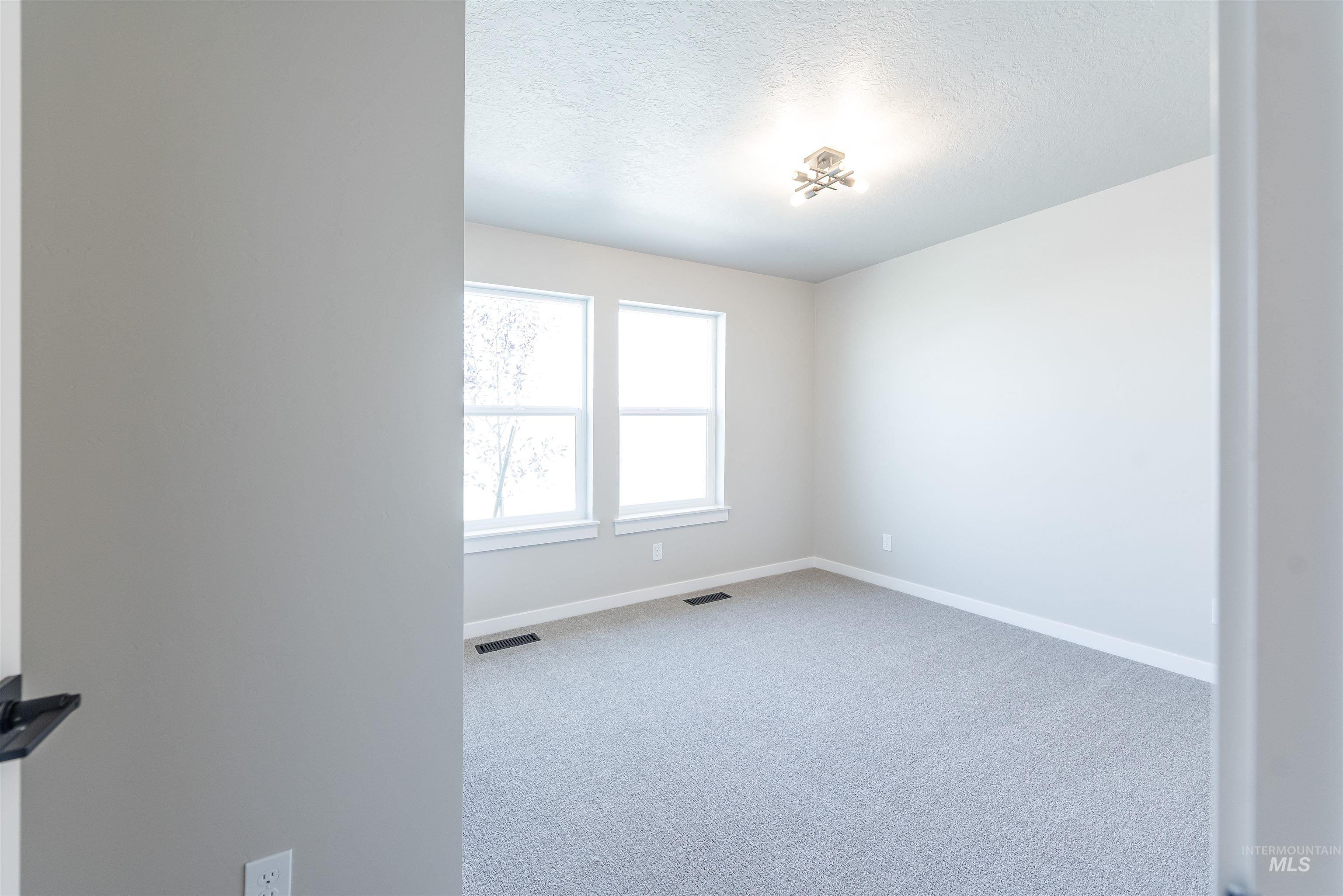 335 E. Chevy Dr., Boise, Idaho 83716, 3 Bedrooms, 2 Bathrooms, Residential For Sale, Price $374,900,MLS 98997082