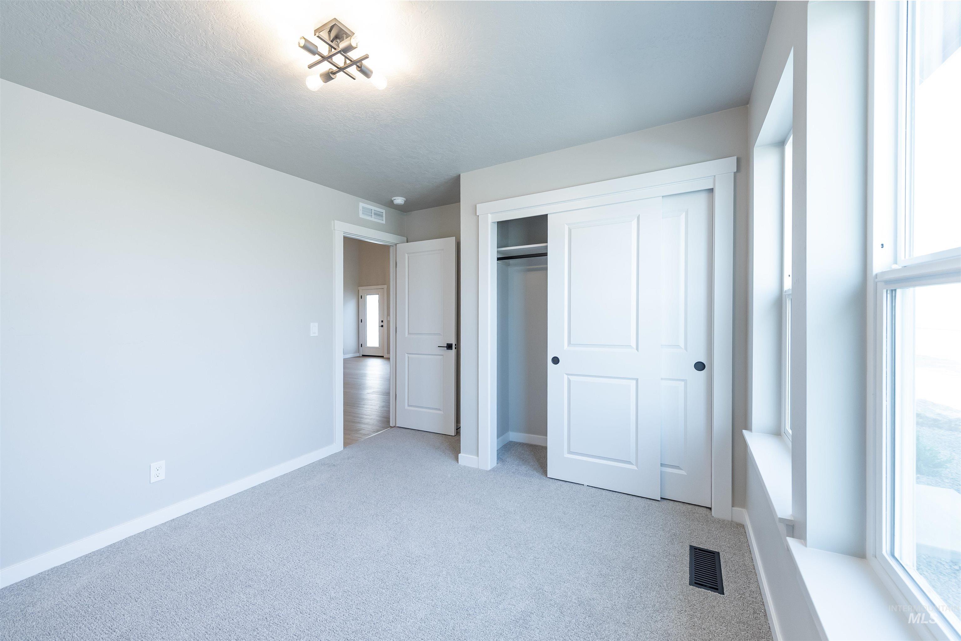 335 E. Chevy Dr., Boise, Idaho 83716, 3 Bedrooms, 2 Bathrooms, Residential For Sale, Price $374,900,MLS 98997082