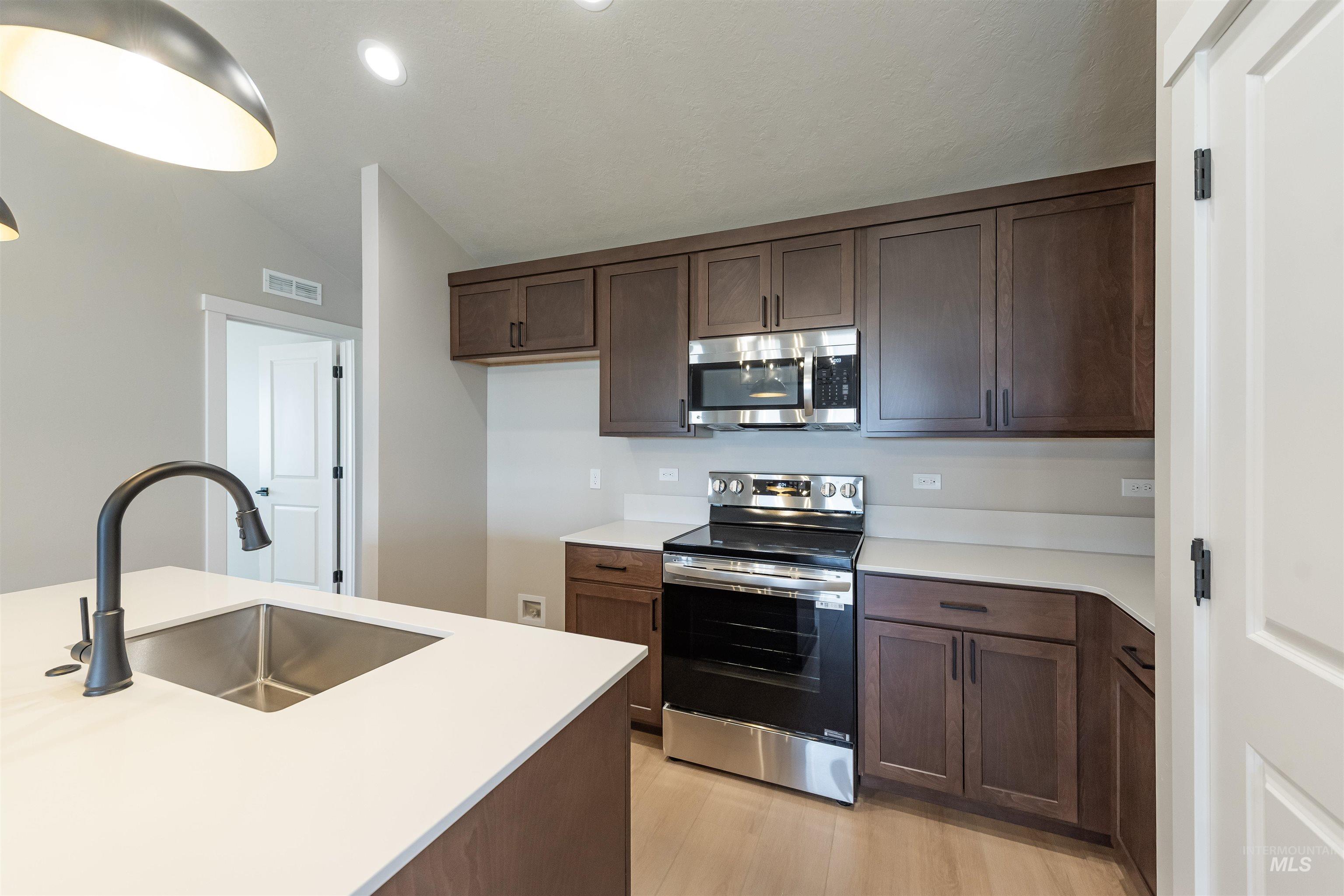 335 E. Chevy Dr., Boise, Idaho 83716, 3 Bedrooms, 2 Bathrooms, Residential For Sale, Price $374,900,MLS 98997082