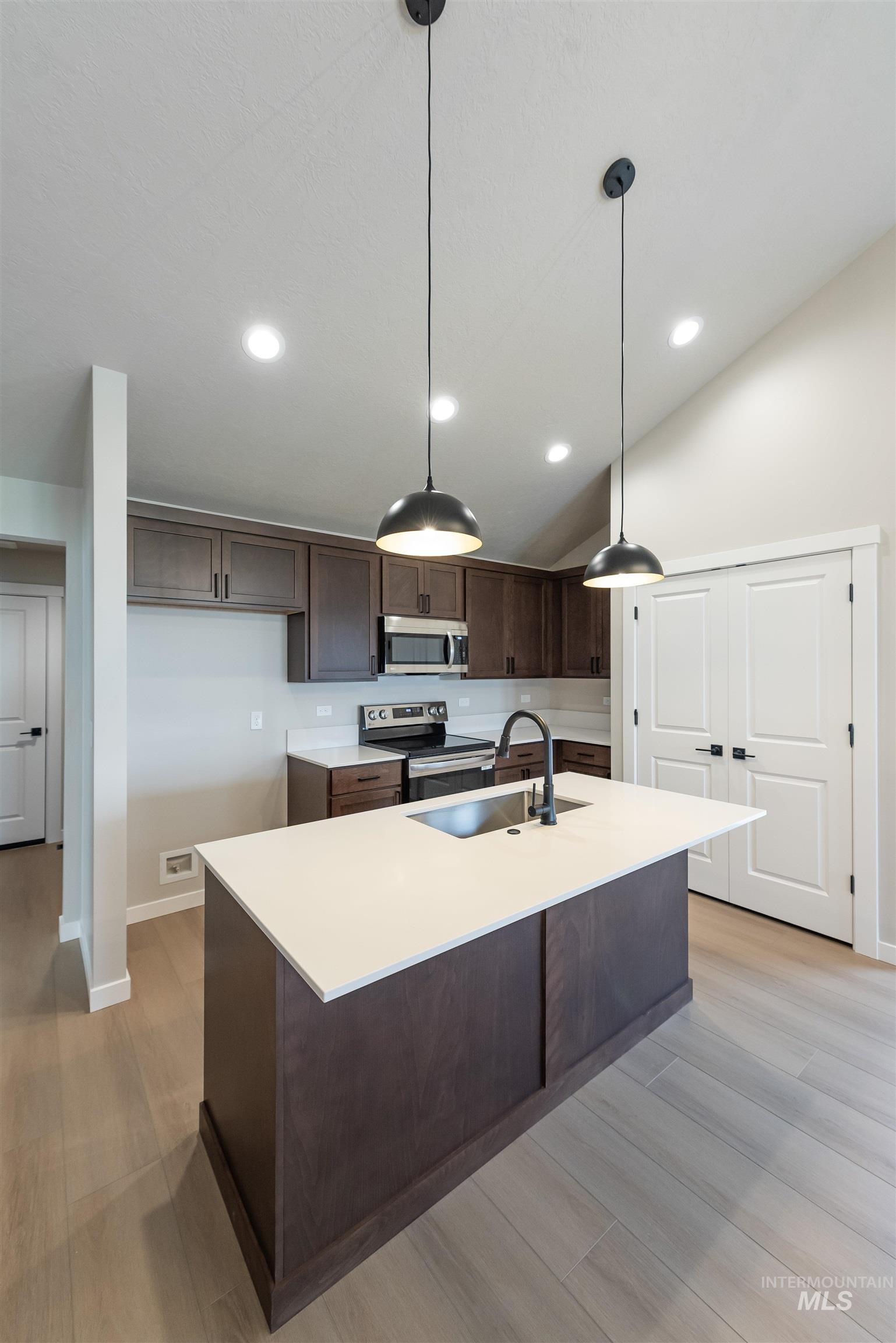 335 E. Chevy Dr., Boise, Idaho 83716, 3 Bedrooms, 2 Bathrooms, Residential For Sale, Price $374,900,MLS 98997082