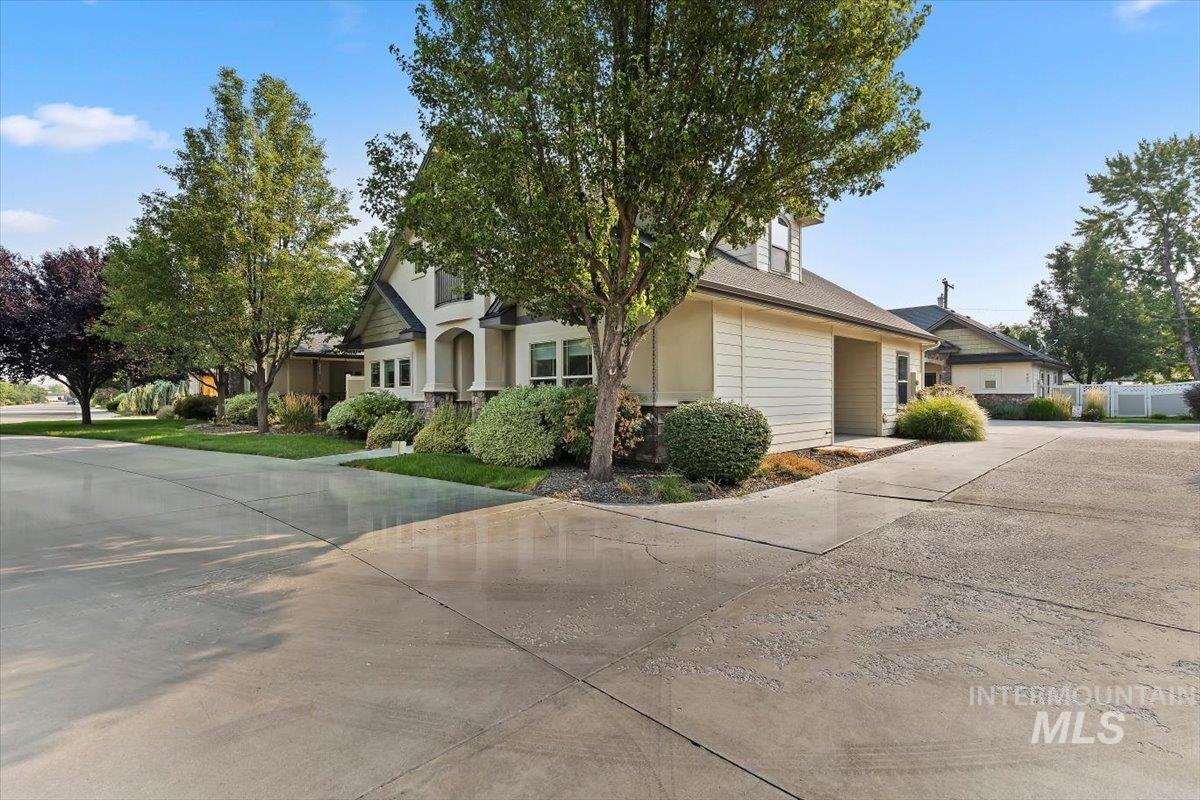 654 S Whisperwood way, Boise, Idaho 83709, 3 Bedrooms, 3 Bathrooms, Residential For Sale, Price $609,999,MLS 98997085