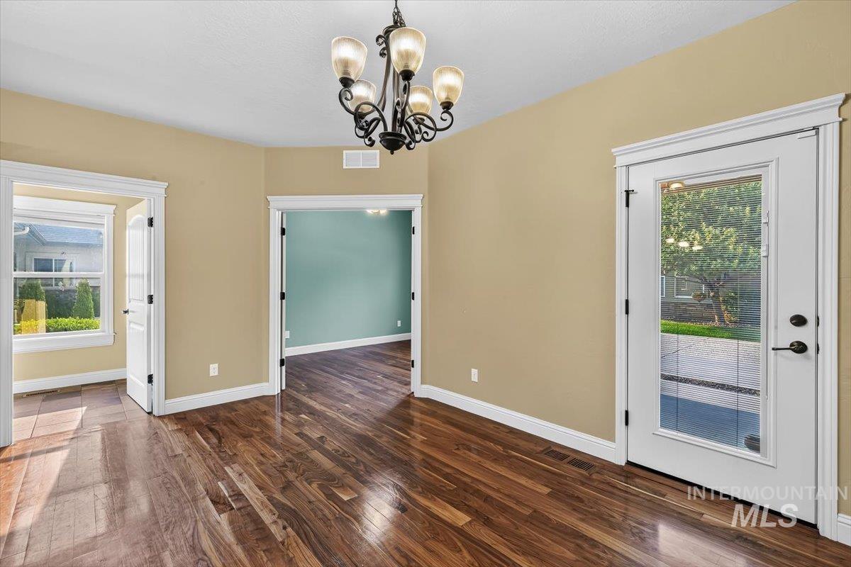 654 S Whisperwood way, Boise, Idaho 83709, 3 Bedrooms, 3 Bathrooms, Residential For Sale, Price $609,999,MLS 98997085
