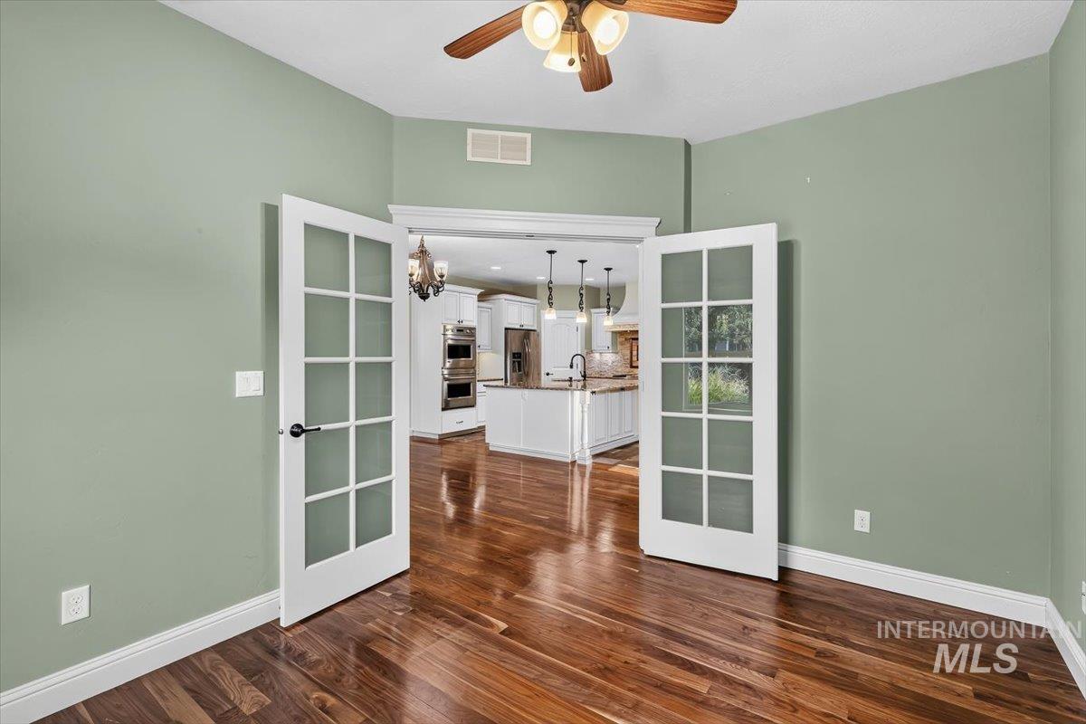 654 S Whisperwood way, Boise, Idaho 83709, 3 Bedrooms, 3 Bathrooms, Residential For Sale, Price $609,999,MLS 98997085