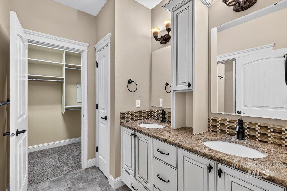 654 S Whisperwood way, Boise, Idaho 83709, 3 Bedrooms, 3 Bathrooms, Residential For Sale, Price $609,999,MLS 98997085