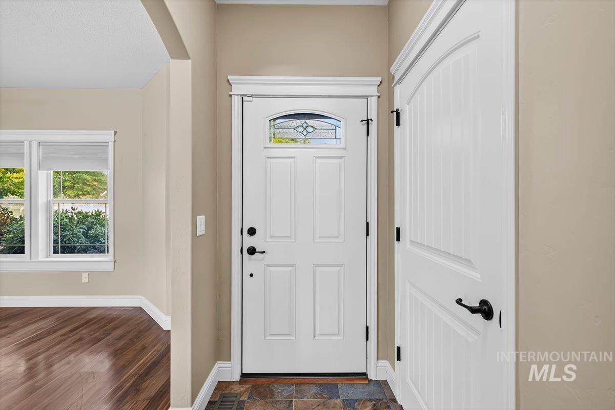 654 S Whisperwood way, Boise, Idaho 83709, 3 Bedrooms, 3 Bathrooms, Residential For Sale, Price $609,999,MLS 98997085
