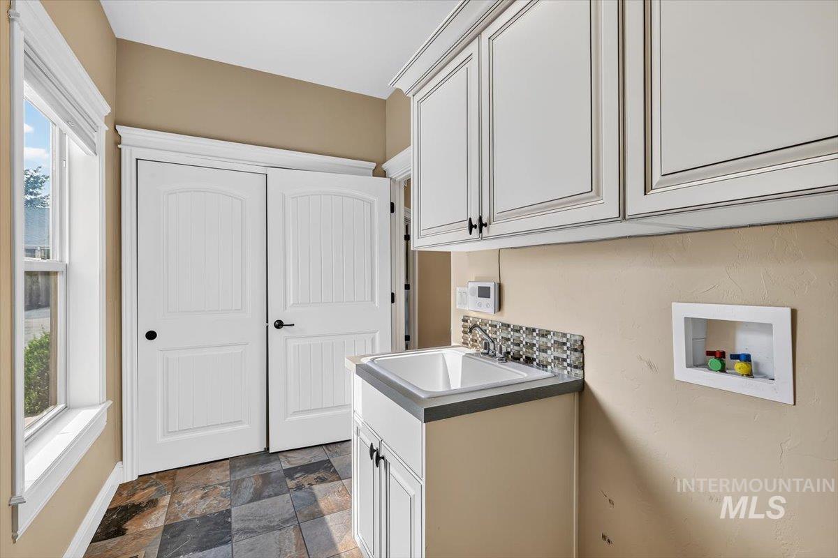 654 S Whisperwood way, Boise, Idaho 83709, 3 Bedrooms, 3 Bathrooms, Residential For Sale, Price $609,999,MLS 98997085