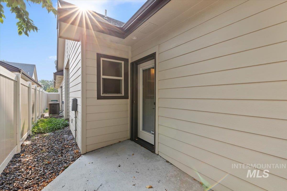 654 S Whisperwood way, Boise, Idaho 83709, 3 Bedrooms, 3 Bathrooms, Residential For Sale, Price $609,999,MLS 98997085