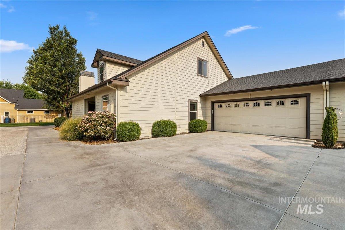 654 S Whisperwood way, Boise, Idaho 83709, 3 Bedrooms, 3 Bathrooms, Residential For Sale, Price $609,999,MLS 98997085