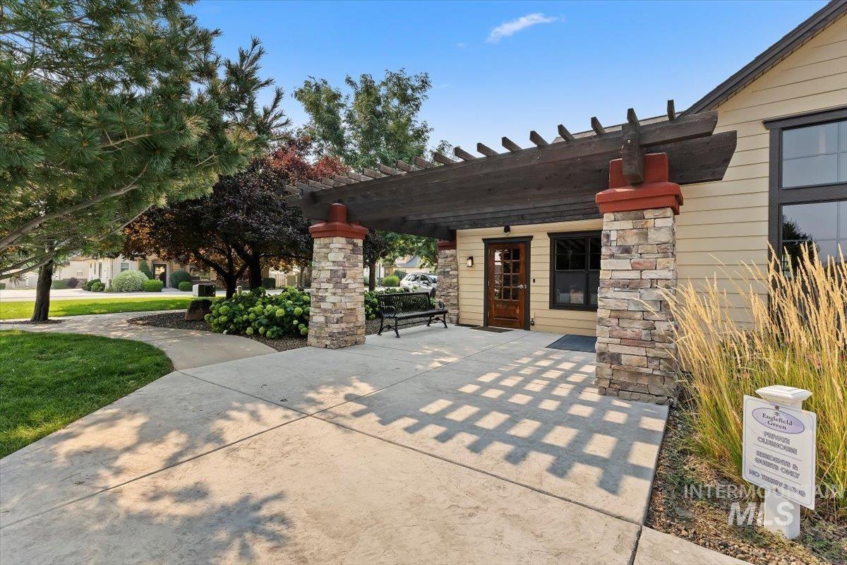 654 S Whisperwood way, Boise, Idaho 83709, 3 Bedrooms, 3 Bathrooms, Residential For Sale, Price $609,999,MLS 98997085
