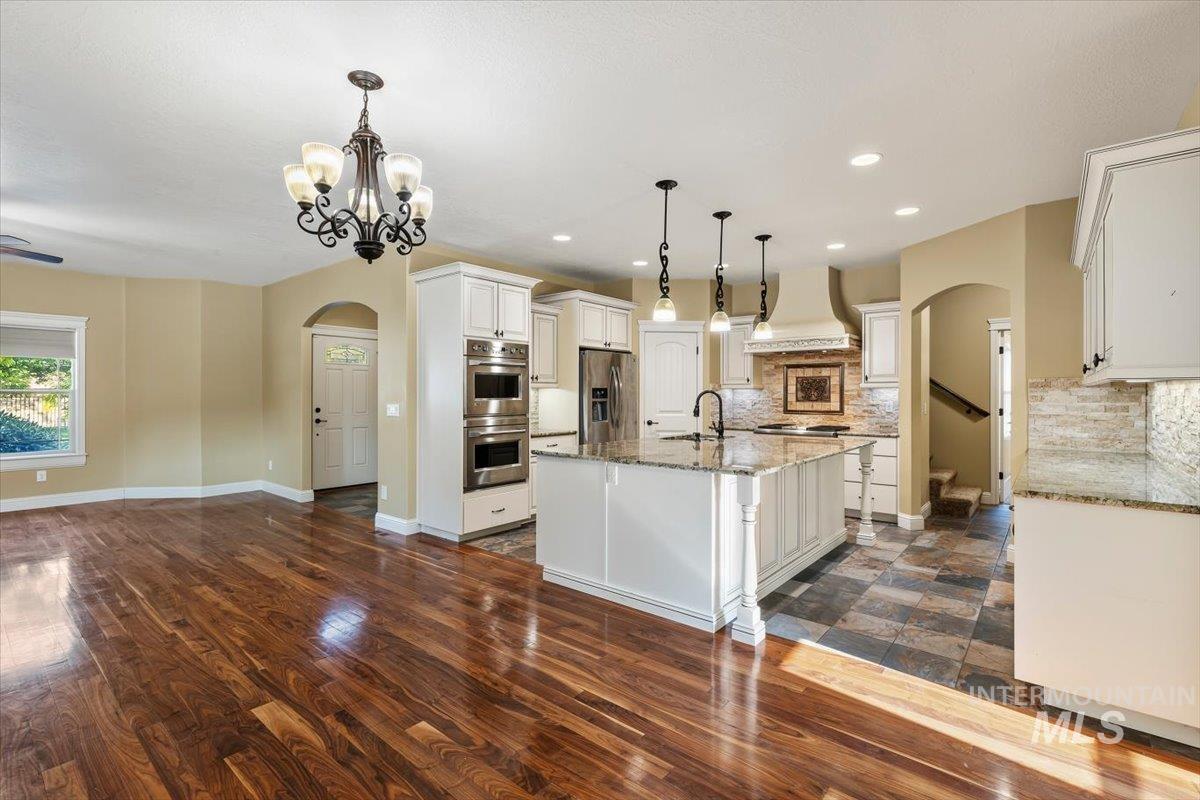 654 S Whisperwood way, Boise, Idaho 83709, 3 Bedrooms, 3 Bathrooms, Residential For Sale, Price $609,999,MLS 98997085